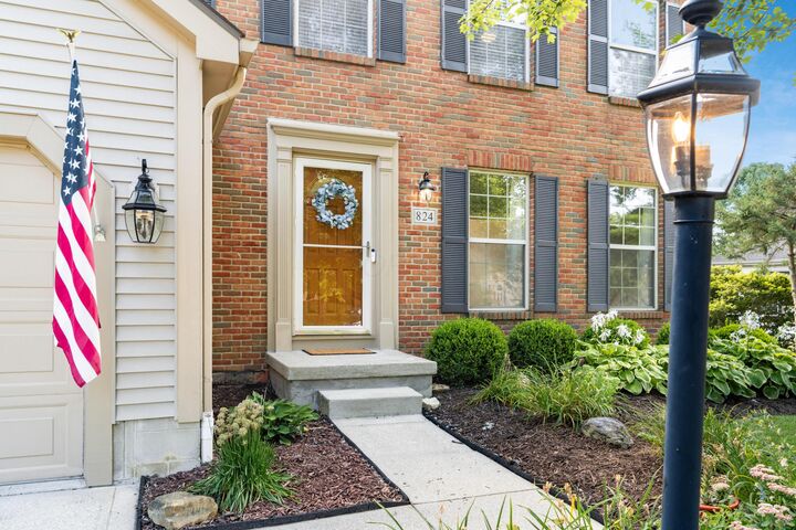 Property Photo:  824 Elgin Circle  OH 43147 