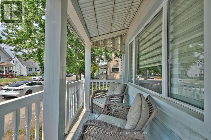 Photo de la propriété:  17 Clifford Avenue  ON L3C 2C6 