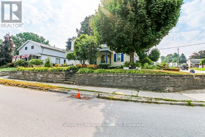 Photo de la propriété: 186 Charles Street East ON N5C 1K4