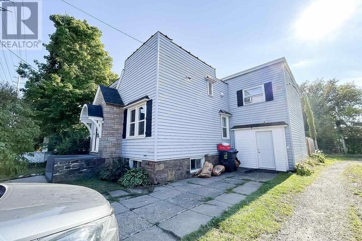 Property Photo: 449 Wellington St ON P6A 2M1