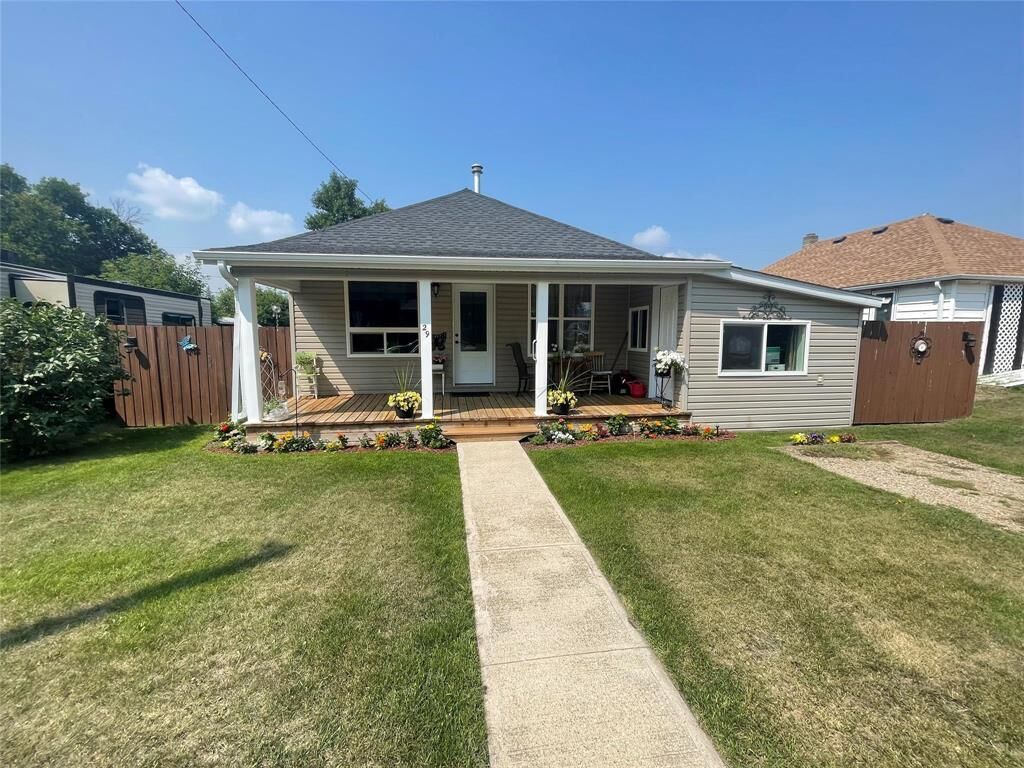 Property Photo: 29 Young Street MB R0K 0H0