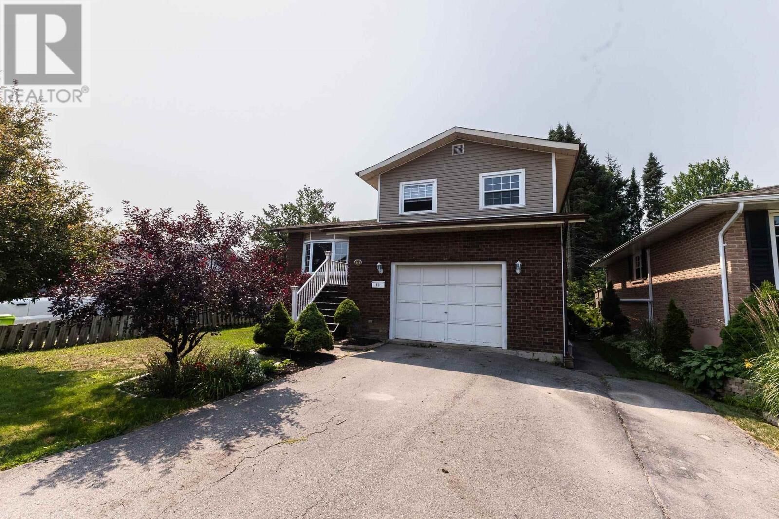 Photo de la propriété: 19 Sutton Pl ON P6A 6A8