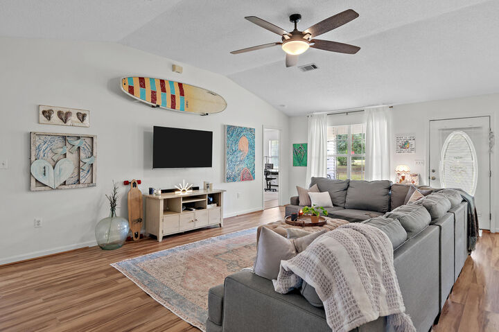Property Photo: 675 Spring Hill Road FL 32433