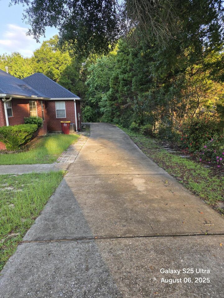 Property Photo: 127 Mohawk Trail FL 32536