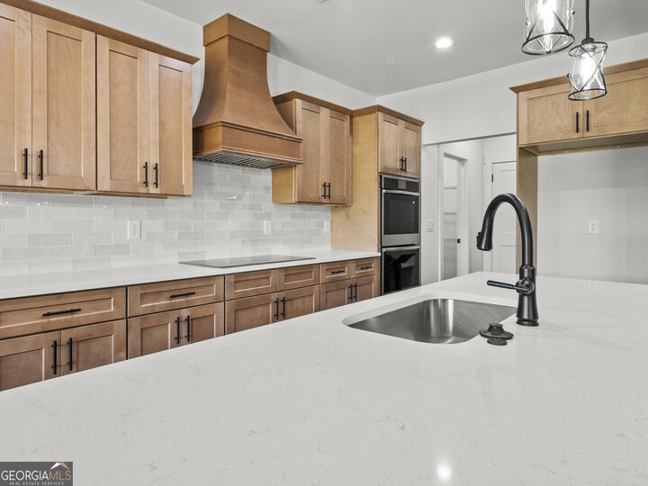 Property Photo: 323 Sweetgrass Drive GA 30535