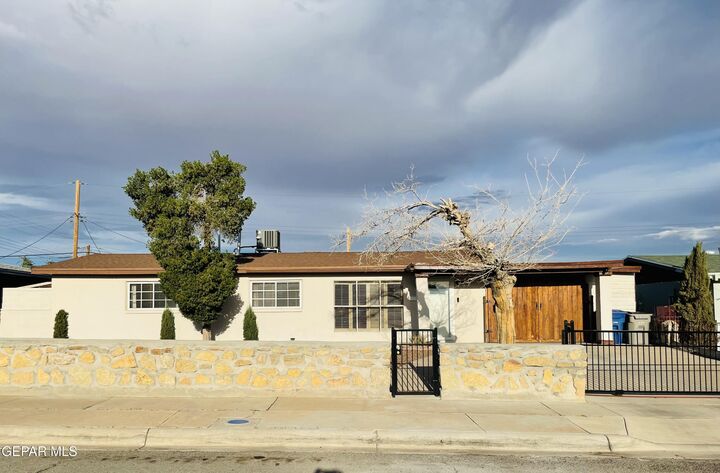 Property Photo: 960 Burgess Drive TX 79907