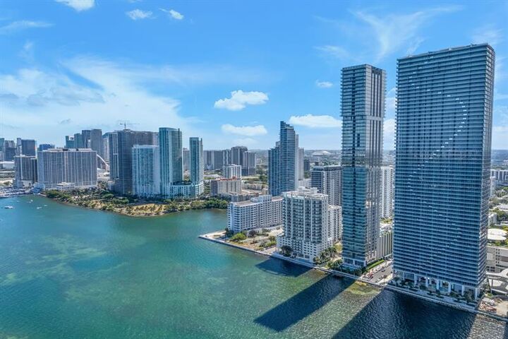 Property Photo:  700 NE 24th St 4501  FL 33137 