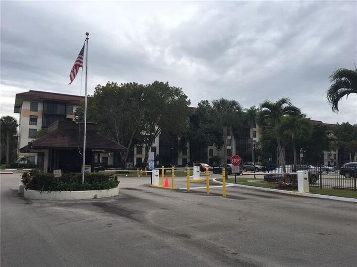 Property Photo: 5530 NW 44th St 301C FL 33319