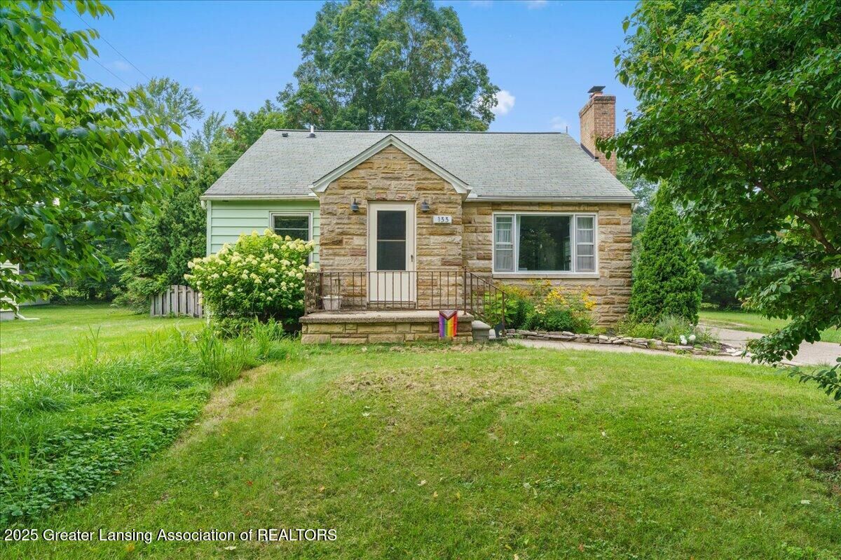 Property Photo:  133 E Riverside Street  MI 48895 