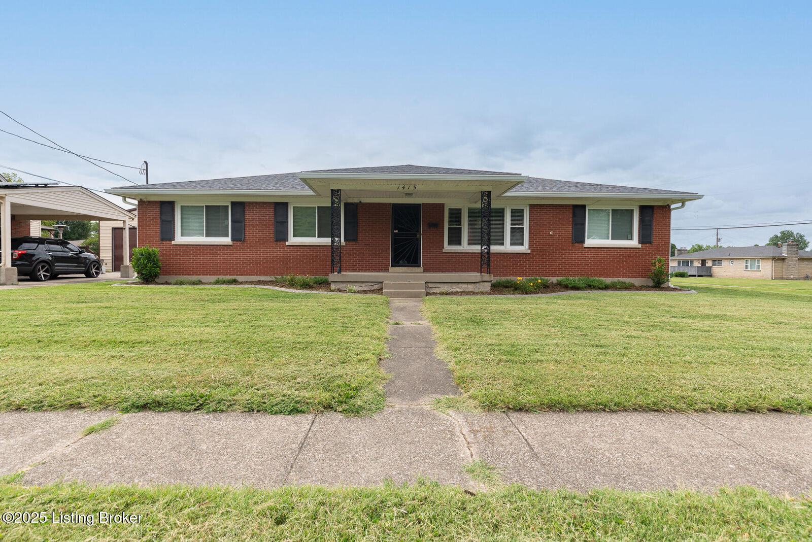 Property Photo:  1415 Anna Ln  KY 40216 