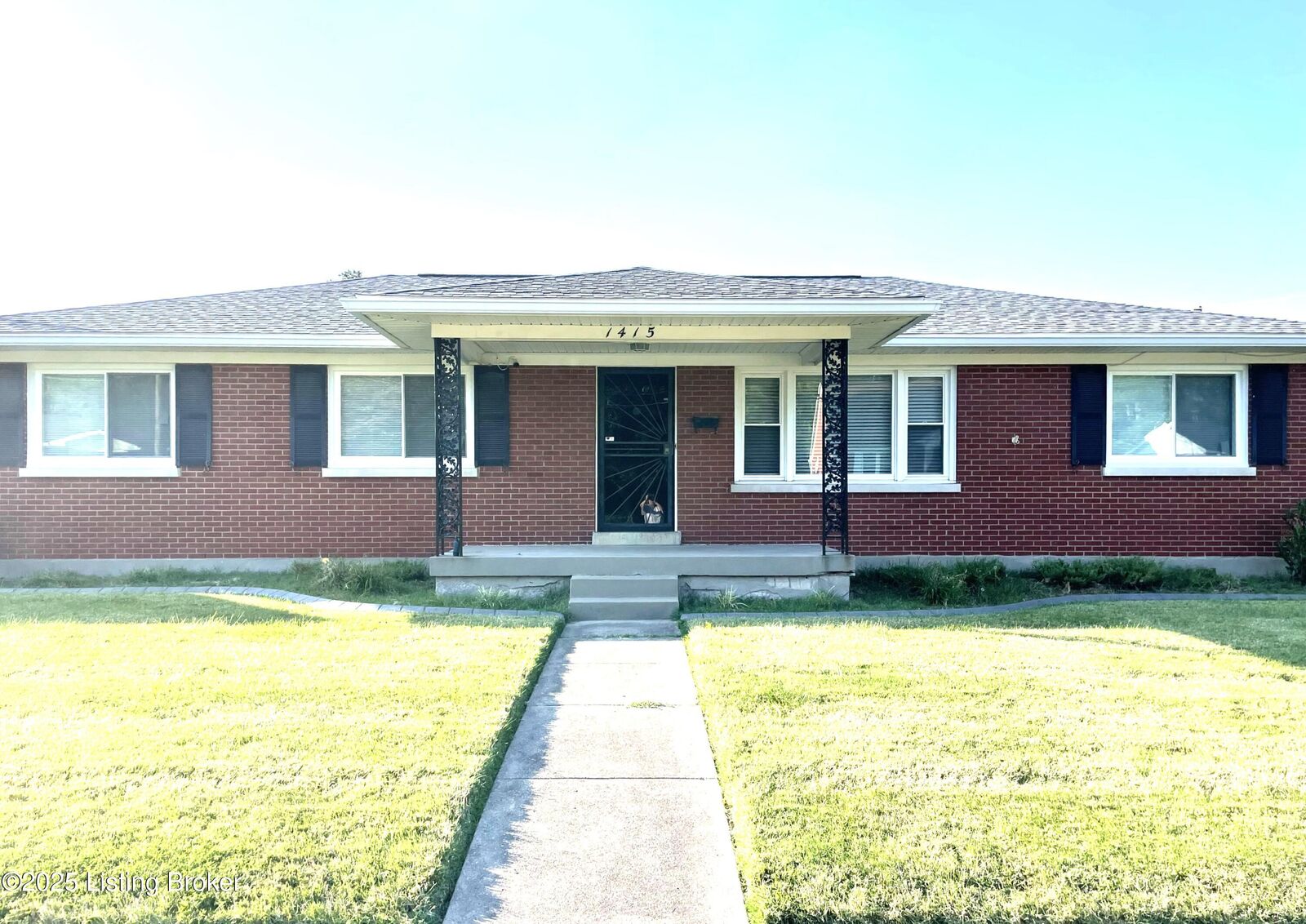Property Photo: 1415 Anna Ln KY 40216