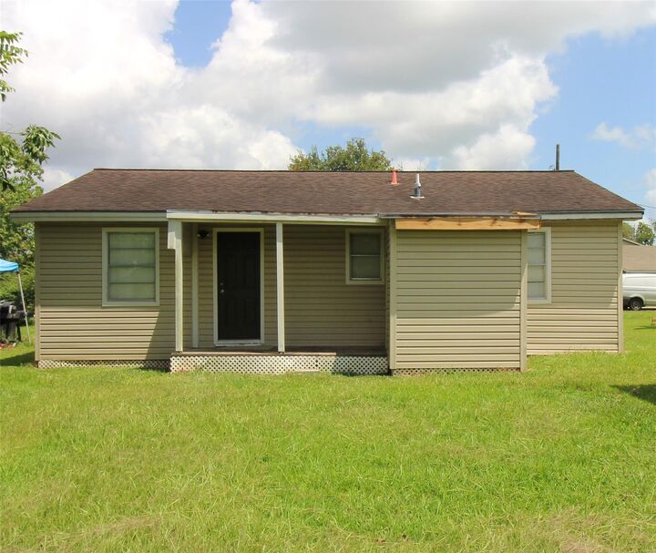 Property Photo:  104 Prewitt Lane  TX 77486 