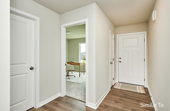 4270 Grover Woods Lane  Des Moines IA 50317 photo