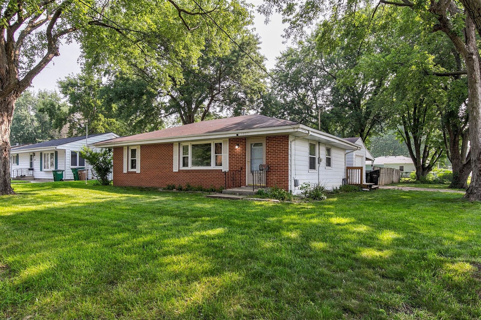 Property Photo: 1003 68th Street IA 50324