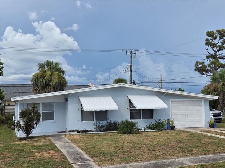 Property Photo: 141 Duxbury Avenue FL 33952
