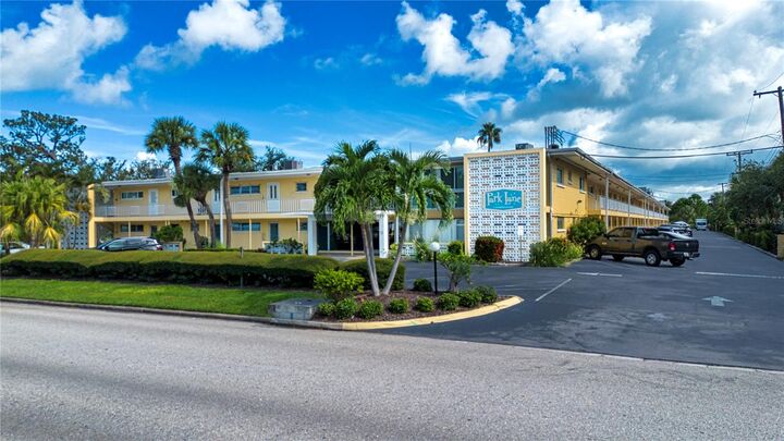 Property Photo: 2155 Wood Street 6A FL 34237