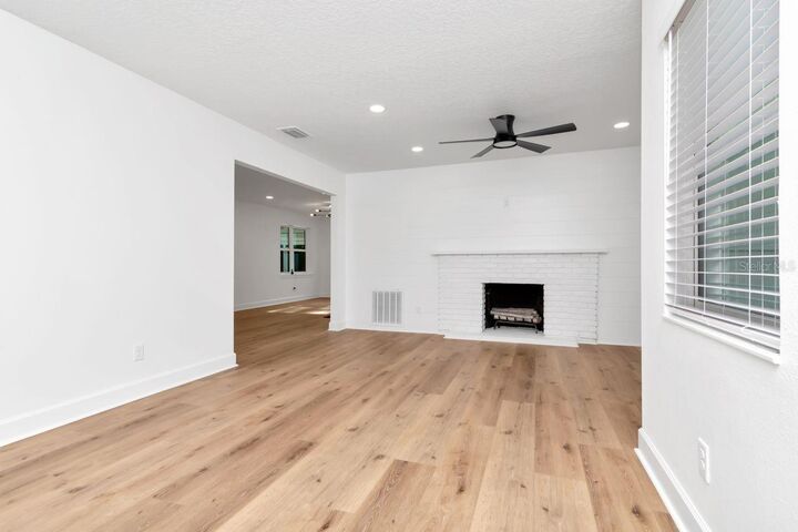 Property Photo: 1425 W Termino Street FL 33612