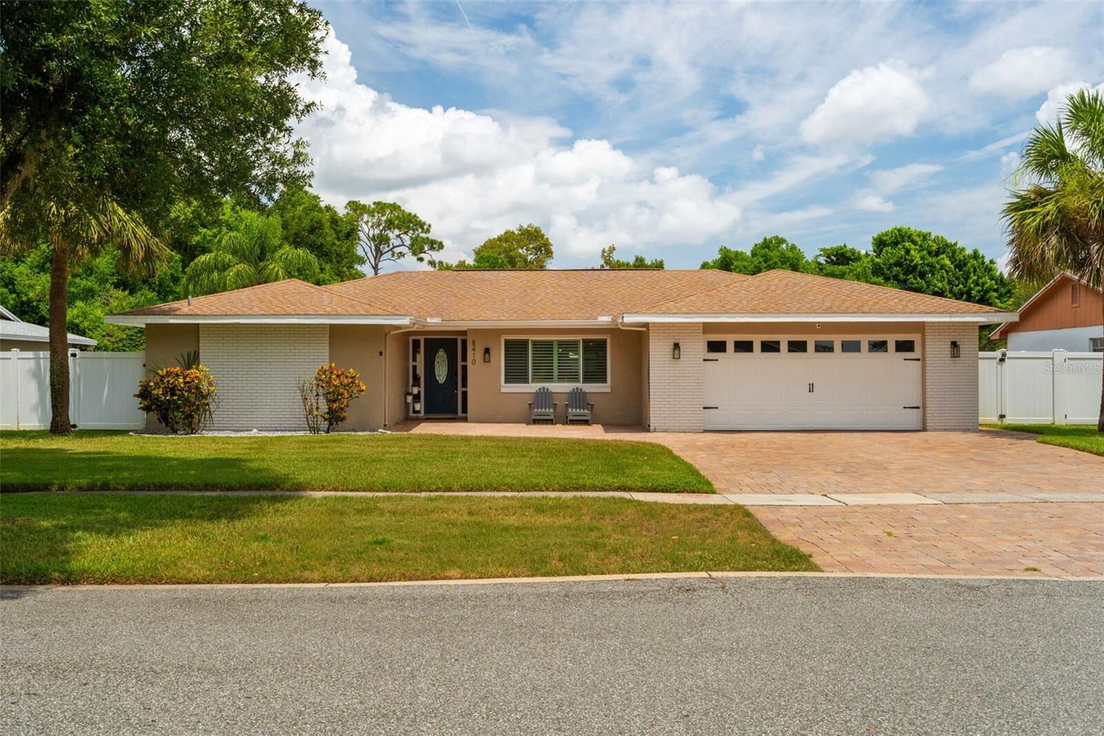 Property Photo:  8410 Shady Glen Drive  FL 32819 