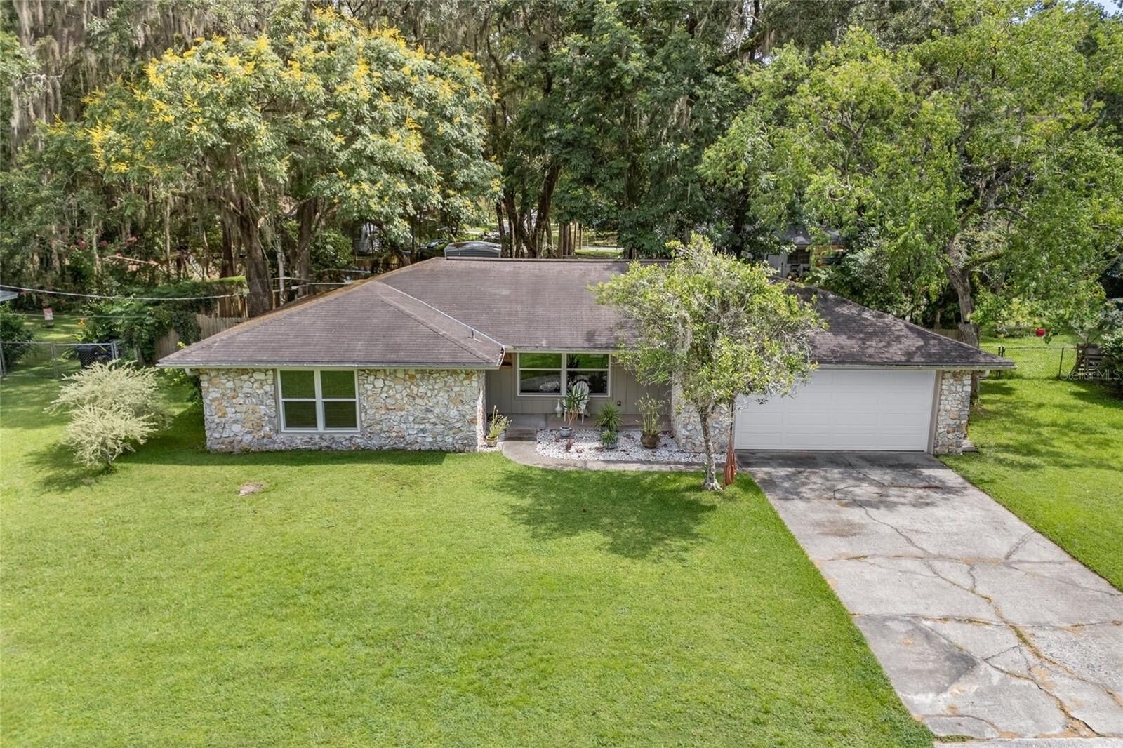 Property Photo: 4113 NW 48th Place FL 32606