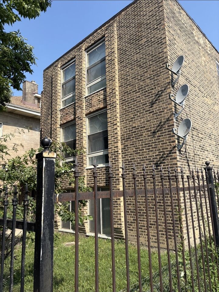 Property Photo:  3508 W Jackson Boulevard  IL 60624 