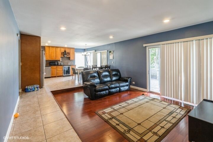Property Photo:  5775 Ring Court  IL 60133 
