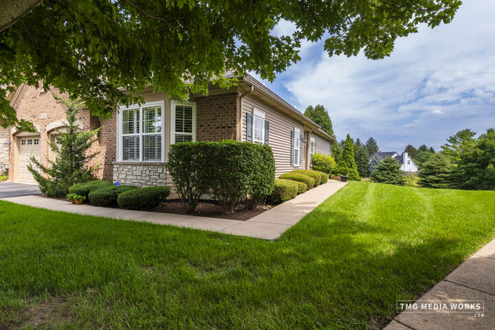 Property Photo: 1861 Turtle Creek Drive IL 60503