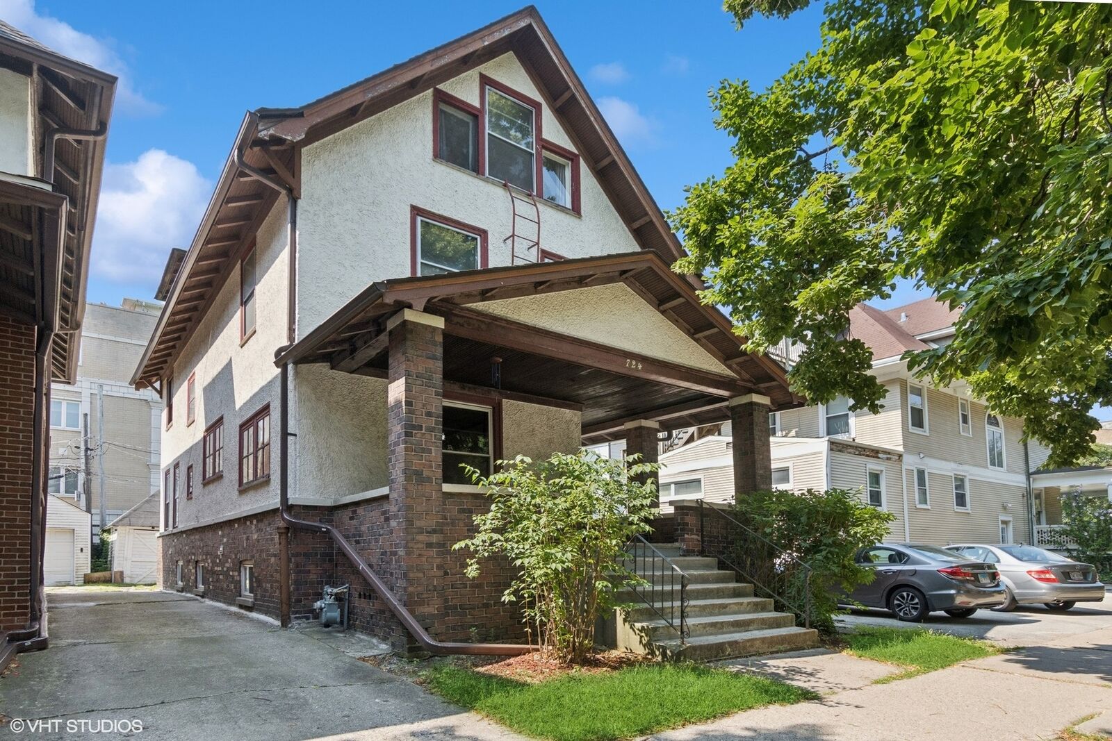 Property Photo: 724 Foster Street IL 60201