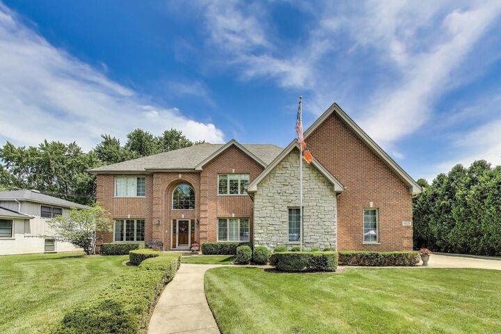 Property Photo: 913 S Dryden Place IL 60005