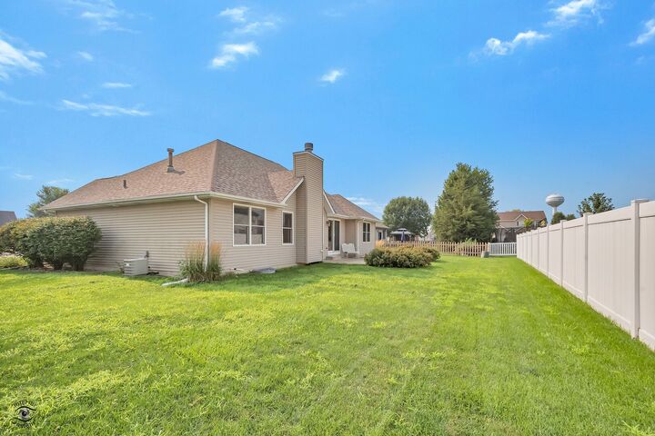 Property Photo:  402 Harper Court  IL 60950 