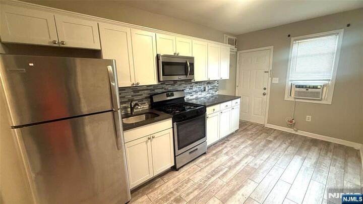 Property Photo:  122 Clinton Place 1  NJ 07073 