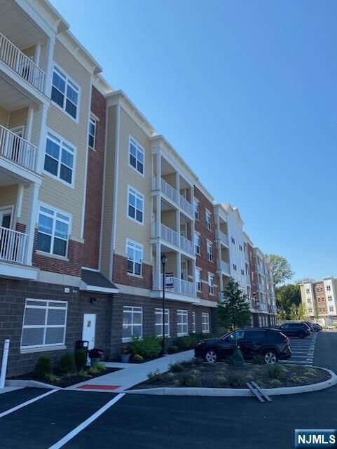 Property Photo:  5 Soldier Hill Road 305  NJ 07652 