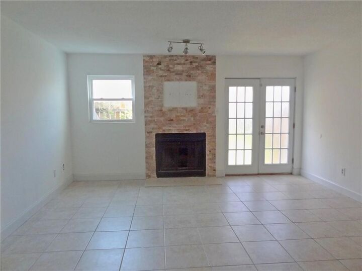 Property Photo: 1600 Marseille Drive 31 LA 70068