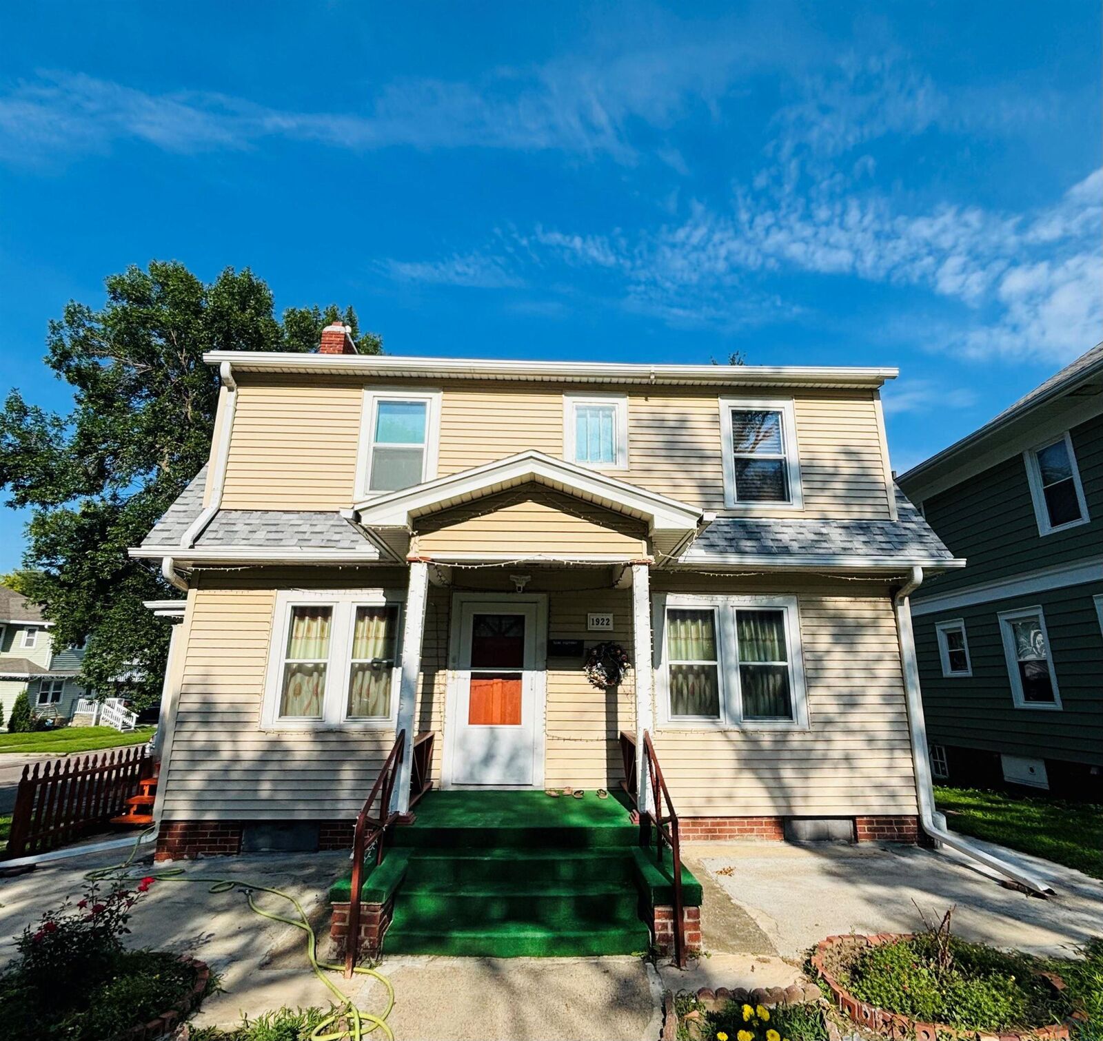 Property Photo: 1922 Douglas St IA 51104