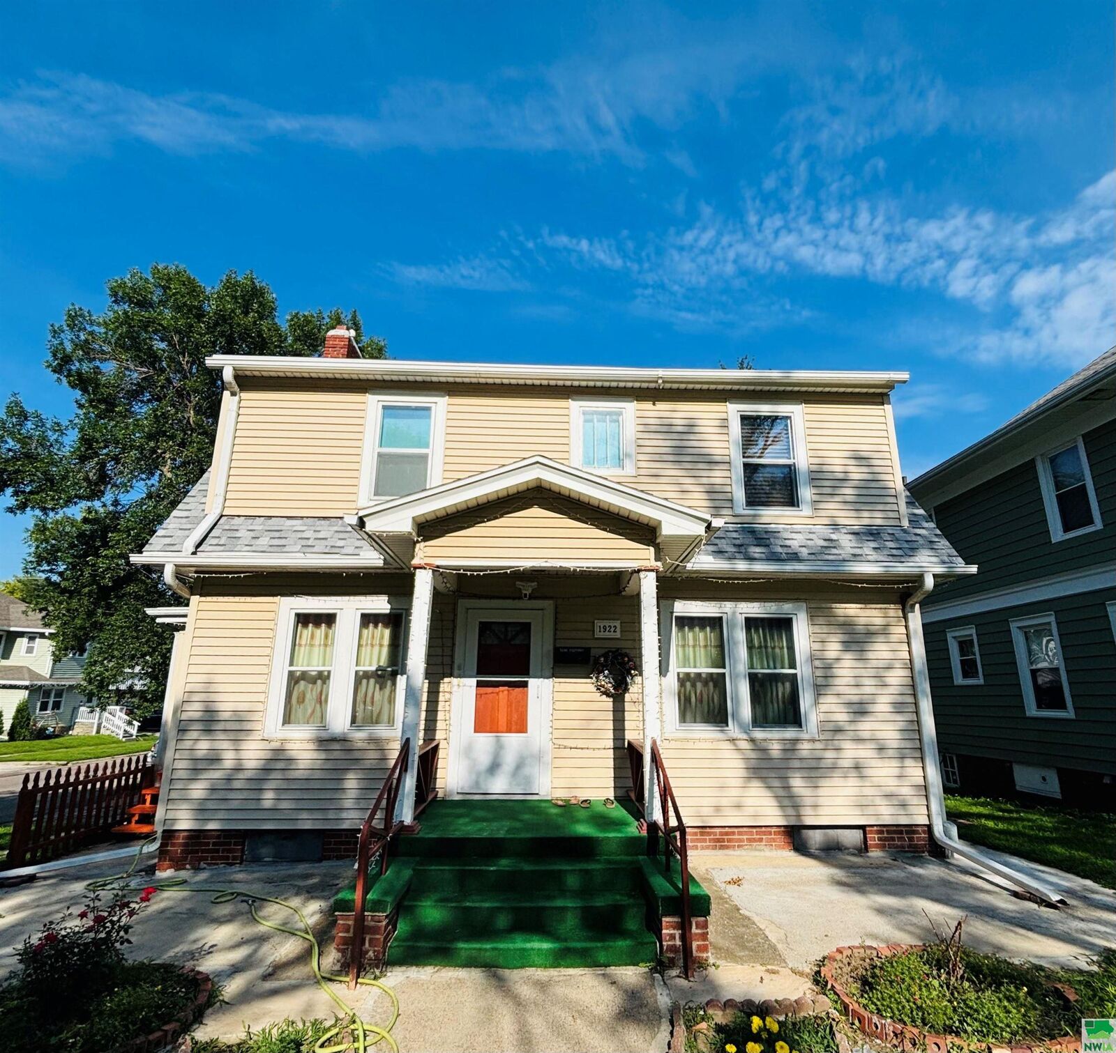 Property Photo:  1922 Douglas St  IA 51104 