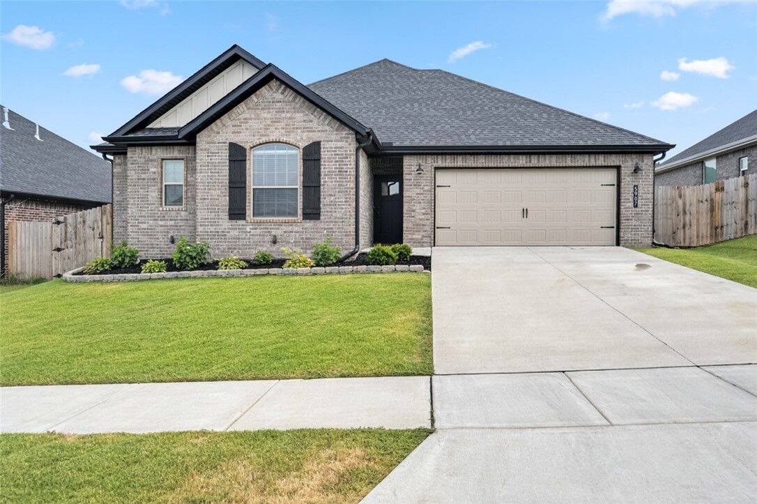 Property Photo: 5907 SW Macasin Avenue AR 72713