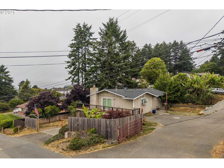 Property Photo:  1214 Ransom Avenue  OR 97415 