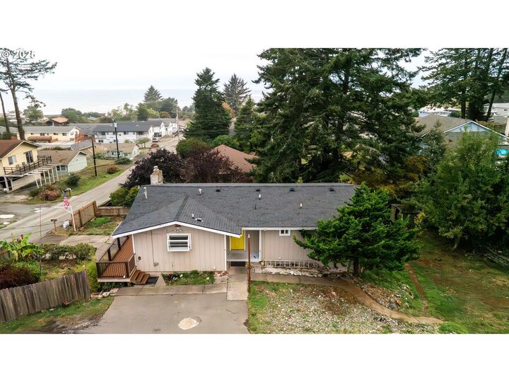 Property Photo: 1214 Ransom Avenue OR 97415