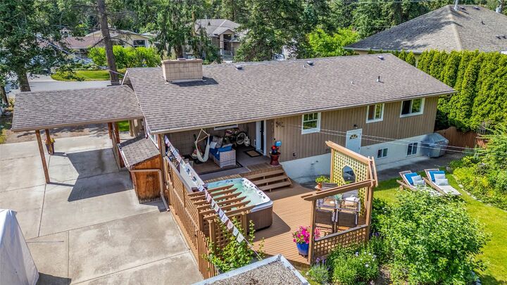 Photo de la propriété:  824 Raymer Road  BC V1W 1J8 