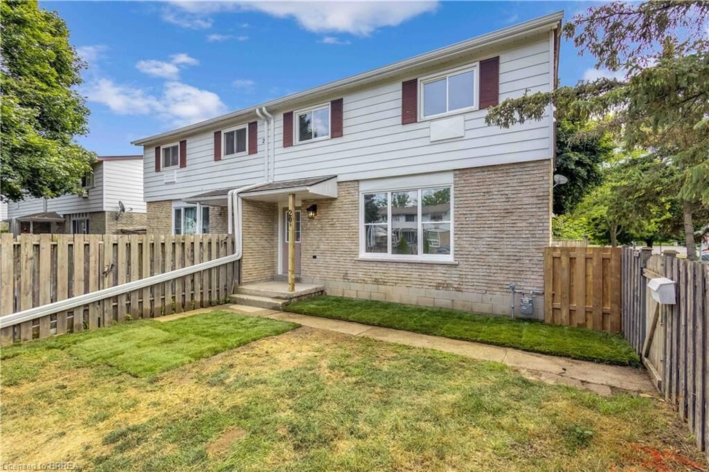 Property Photo:  34 Oakhill Drive 20B  ON N3T 1R1 