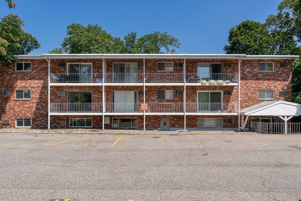 Property Photo:  73 Charlesbank Rd 105  MA 02458 