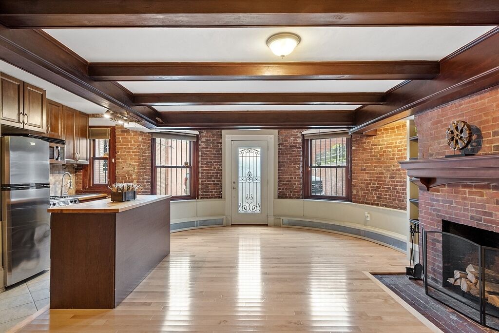 Property Photo:  346 Beacon St 1  MA 02116 