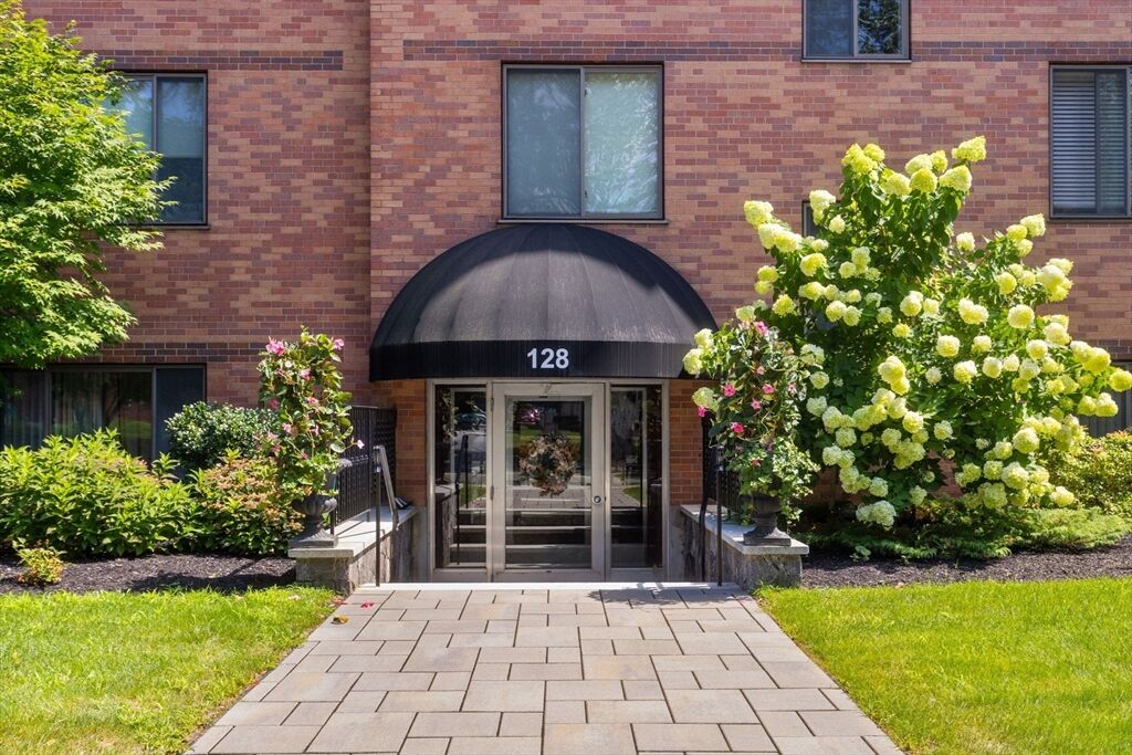 Property Photo: 128 Pleasant Street 207 MA 02476