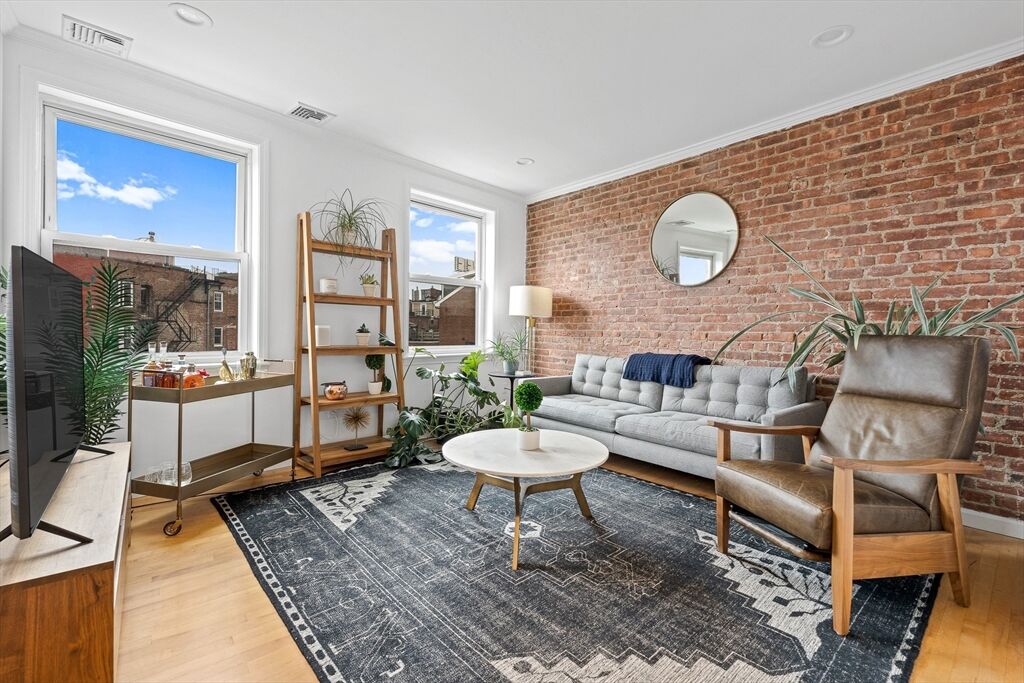 Property Photo:  464 Hanover Street 9A  MA 02113 