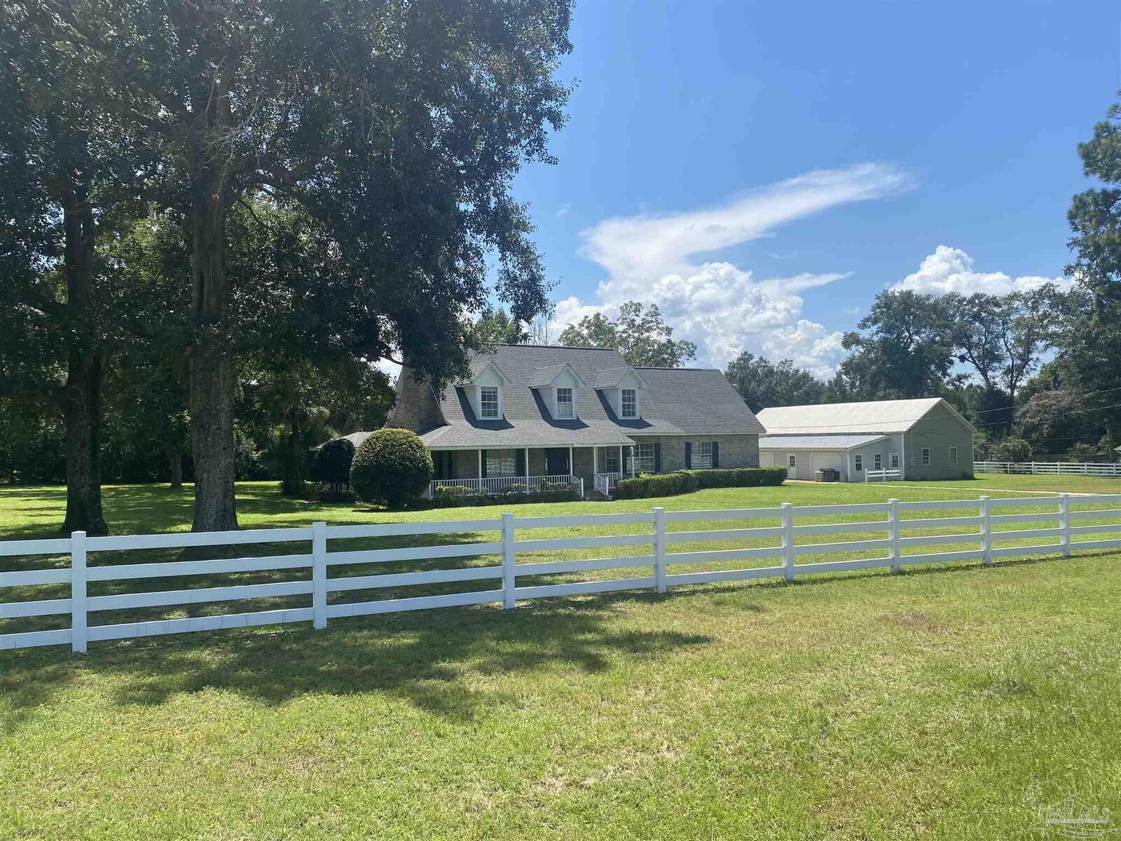 Property Photo: 3135 Hwy 196 FL 32533