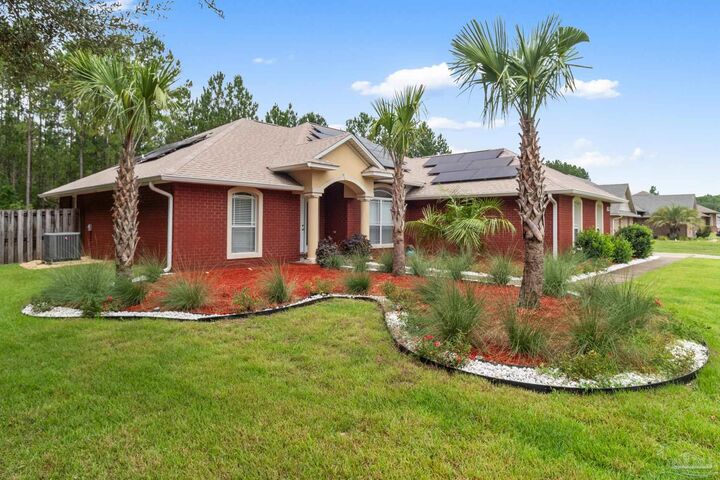Property Photo: 4633 Nichols Creek Rd FL 32583