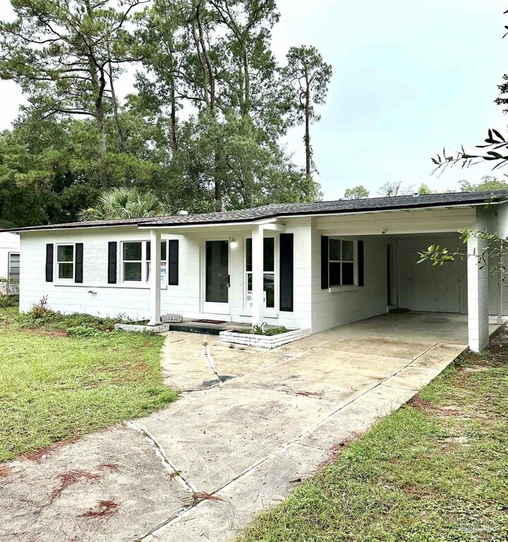 Property Photo: 196 Highland Dr FL 32503