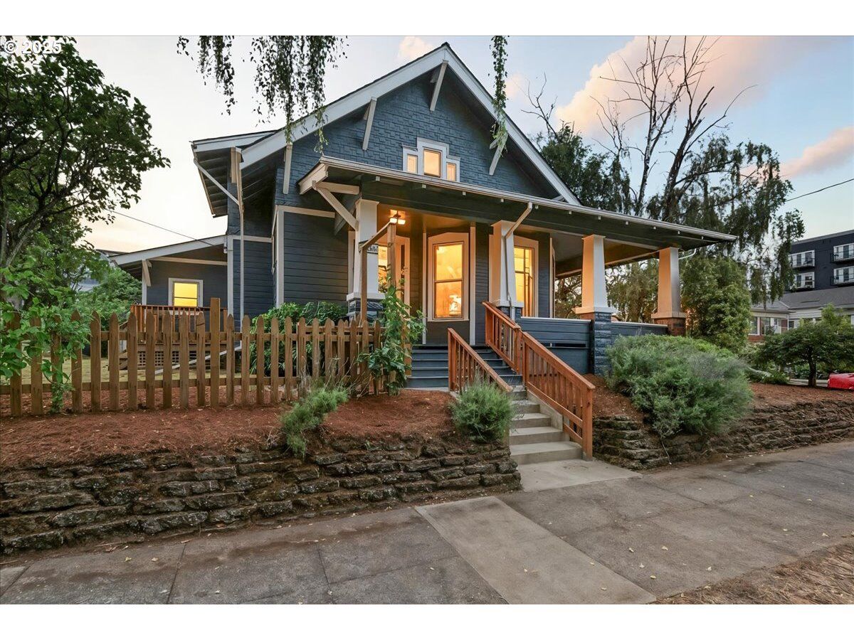 Property Photo: 5606 N Maryland Ave OR 97217