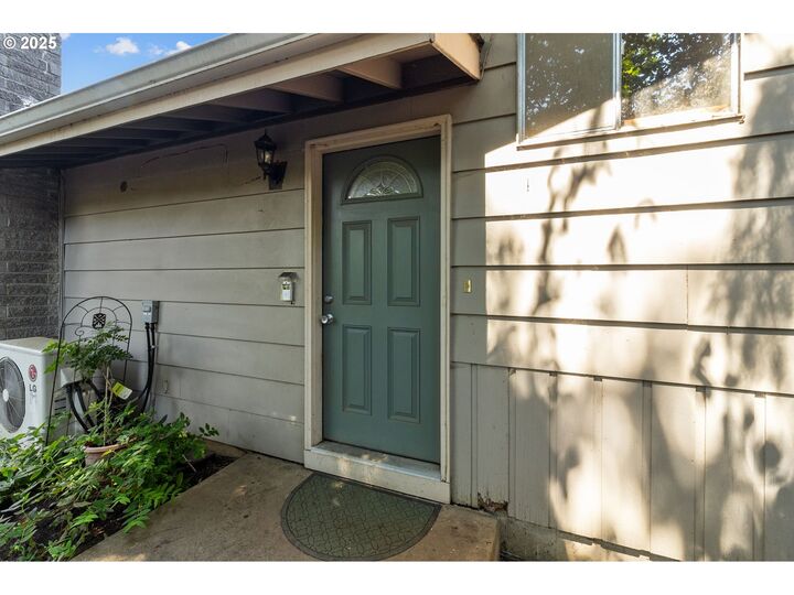 Property Photo: 3372 Onyx Pl OR 97405