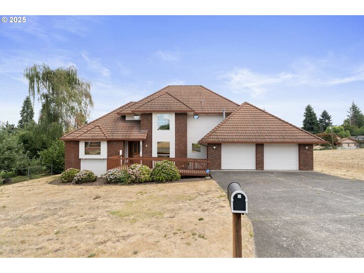 Property Photo:  5007 NW Franklin St  WA 98663 