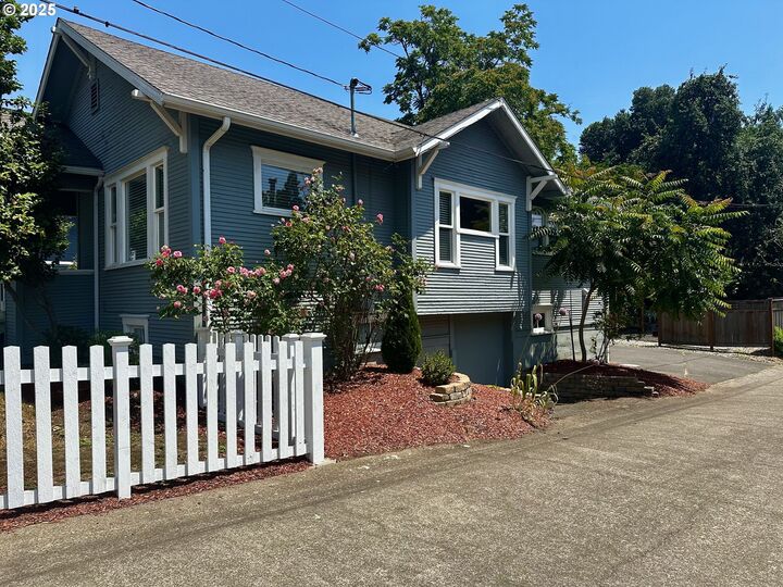 Property Photo:  244 14th St  OR 97301 